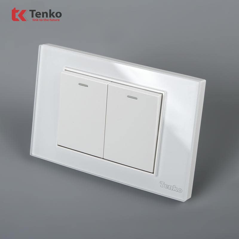 Công Tắc 1 Nút Mặt Kính Cường Lực C18-02 Trắng