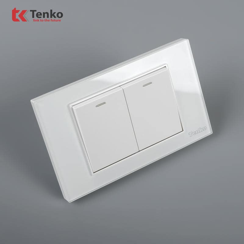 Công Tắc 1 Nút Mặt Kính Cường Lực C18-02 Trắng