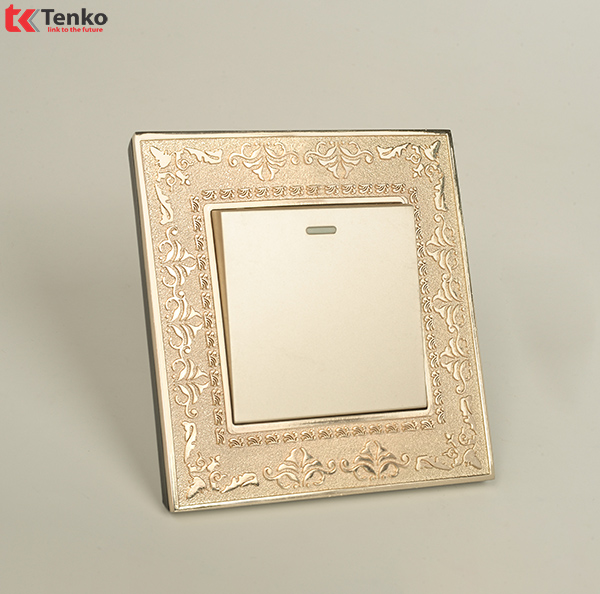 Công Tắc 1 Nút Vuông Họa Tiết Tân Cổ Điển F88-01