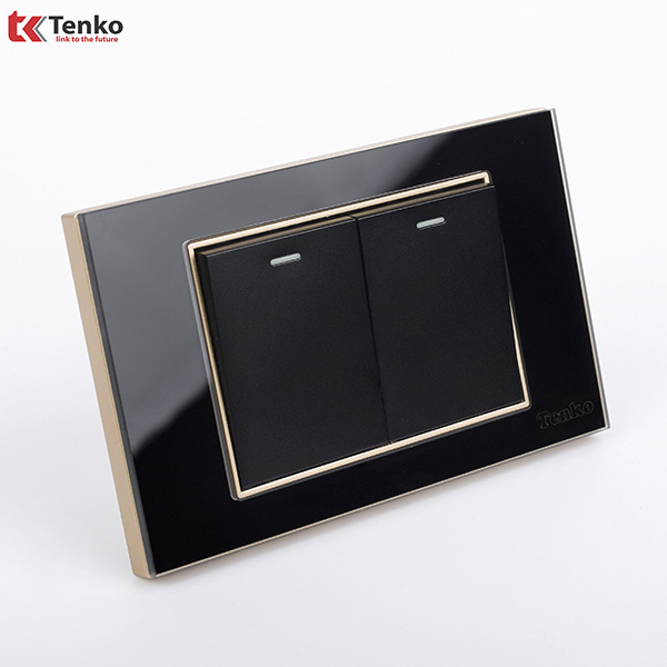 Công Tắc 2 Nút Mặt Kính Cường Lực C18B-02Viền Vàng