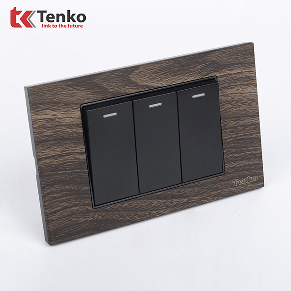 Công Tắc 3 Nút Âm Tường TK-C6A-03 Mặt Vân Gỗ