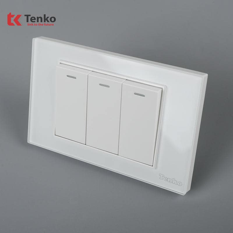 Công Tắc 3 Nút Mặt Kính Cường Lực TK-C18-03 Trắng