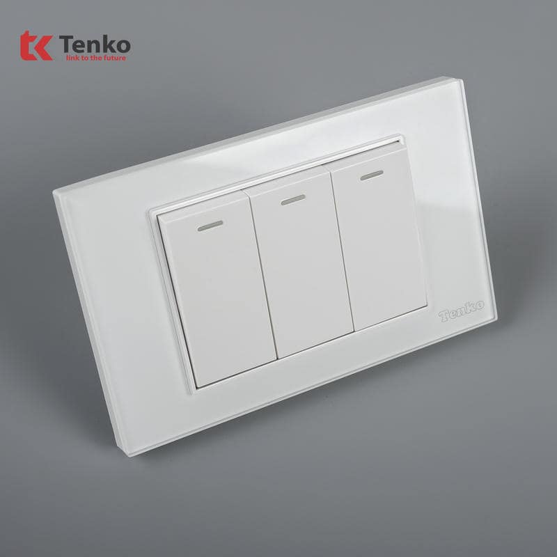 Công Tắc 3 Nút Mặt Kính Cường Lực TK-C18-03 Trắng