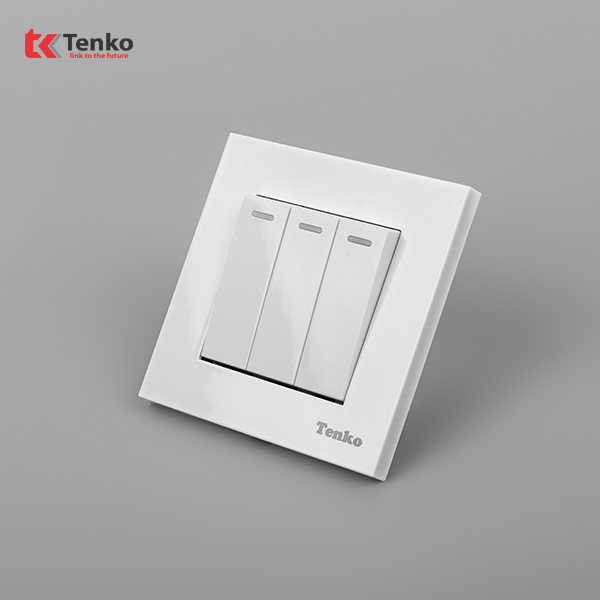 Công Tắc 3 Nút Mặt Nhựa Cao Cấp TT-03 Trắng