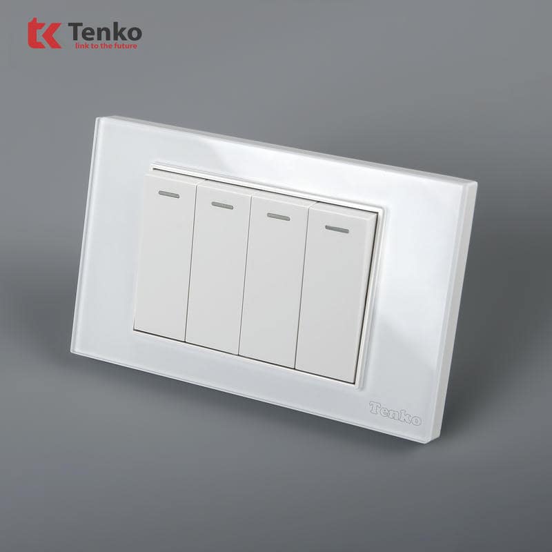 Công Tắc 4 Nút Mặt Kính Cường Lực TK-C18-04 Trắng