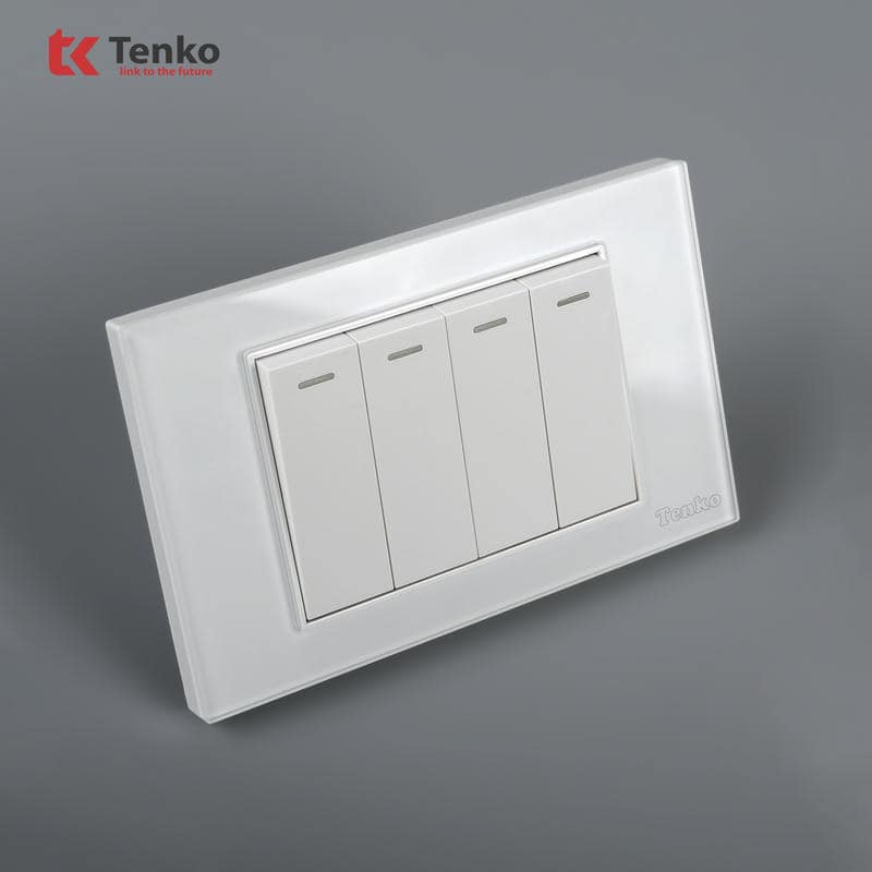 Công Tắc 4 Nút Mặt Kính Cường Lực TK-C18-04 Trắng
