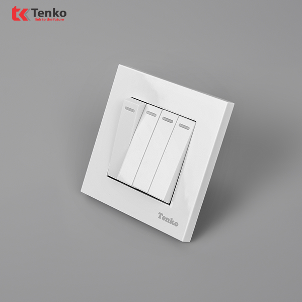Công Tắc 4 Nút Mặt Nhựa Cao Cấp TT-04 Trắng
