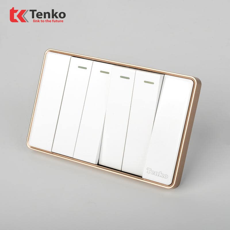 Công Tắc 4 Nút Tràn Viền C1-04 Trắng Viền Vàng