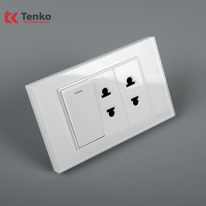 Công Tắc Ổ Cắm Mặt Kính Cường Lực TK-C18-025 Trắng