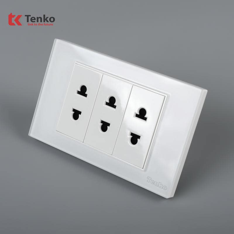 Ổ Cắm Điện Mặt Kính Cường Lực Trắng TK-C18-020