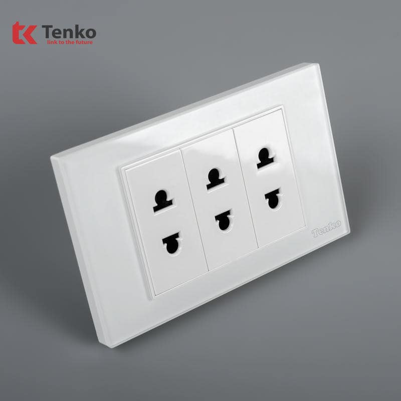 Ổ Cắm Điện Mặt Kính Cường Lực Trắng TK-C18-020