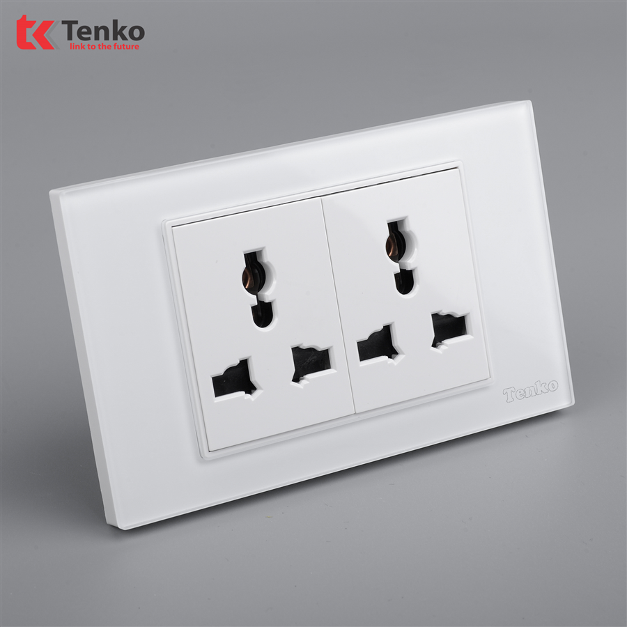 Ổ Cắm Đôi 3 Chấu Mặt Kính Cường Lực C18-050 Trắng