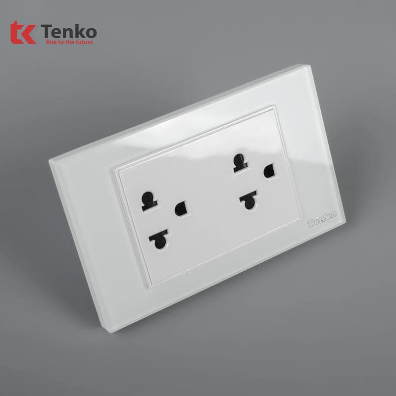 Ổ Cắm Đôi Mặt Kính Cường Lực TK-C18-044 Trắng