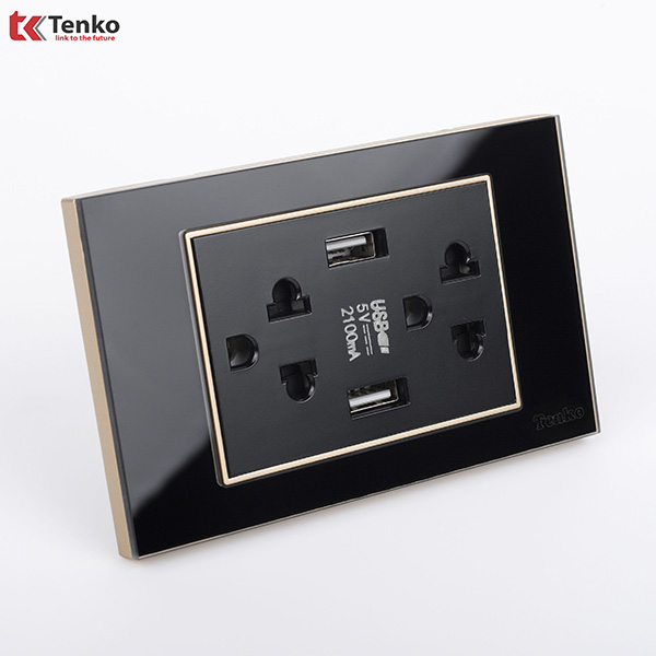 Ổ Cắm KèmUSB Mặt Kính Cường Lực C18B-045 Viền Vàng