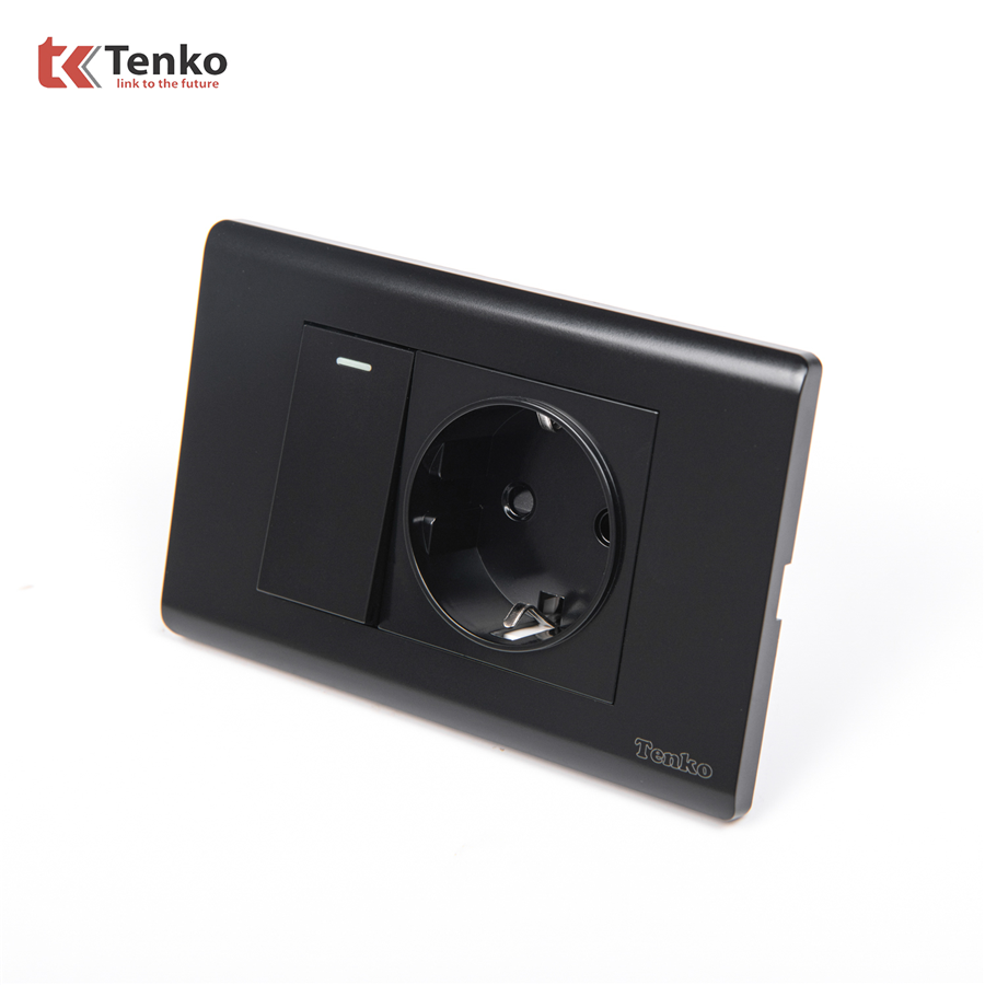 Ổ Chuẩn Đức Kèm Công Tắc TKC25-063 Mặt Nhựa PC Đen