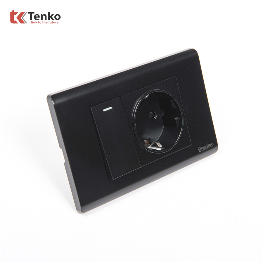 Ổ Chuẩn Đức Kèm Công Tắc TKC25-063 Mặt Nhựa PC Đen