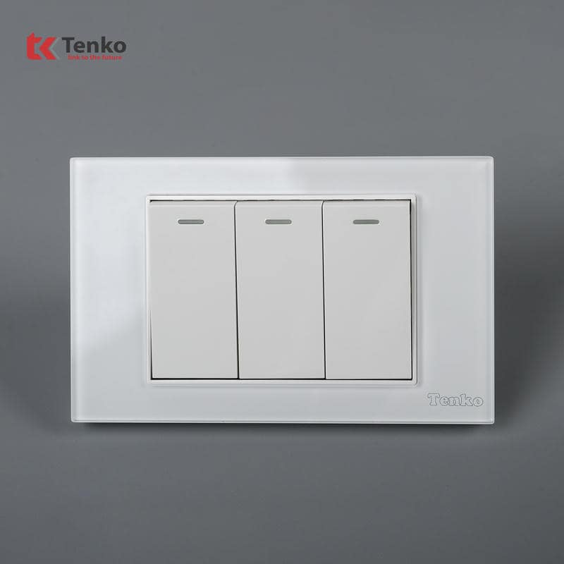 Công Tắc 3 Nút Mặt Kính Cường Lực TK-C18-03 Trắng