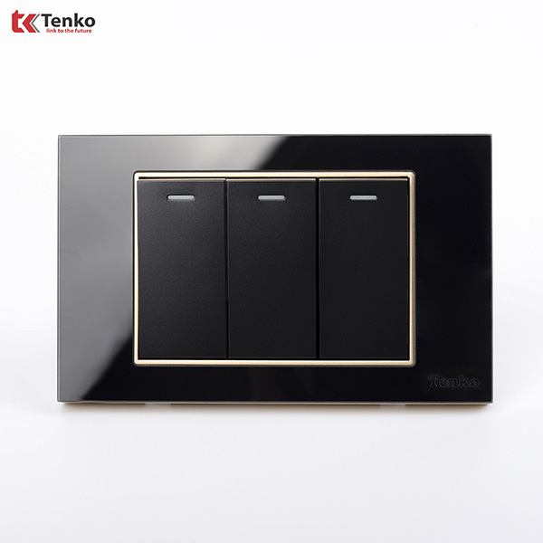 Công Tắc 3 Nút Mặt Kính Cường Lực C18B-03Viền Vàng
