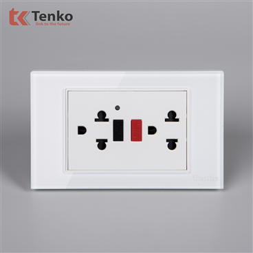 Ổ Cắm Chống Chập Mặt Kính Cường LựcTK-C18-19 Trắng