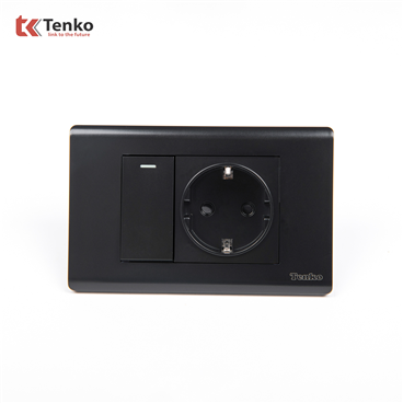 Ổ Chuẩn Đức Kèm Công Tắc TKC25-063 Mặt Nhựa PC Đen